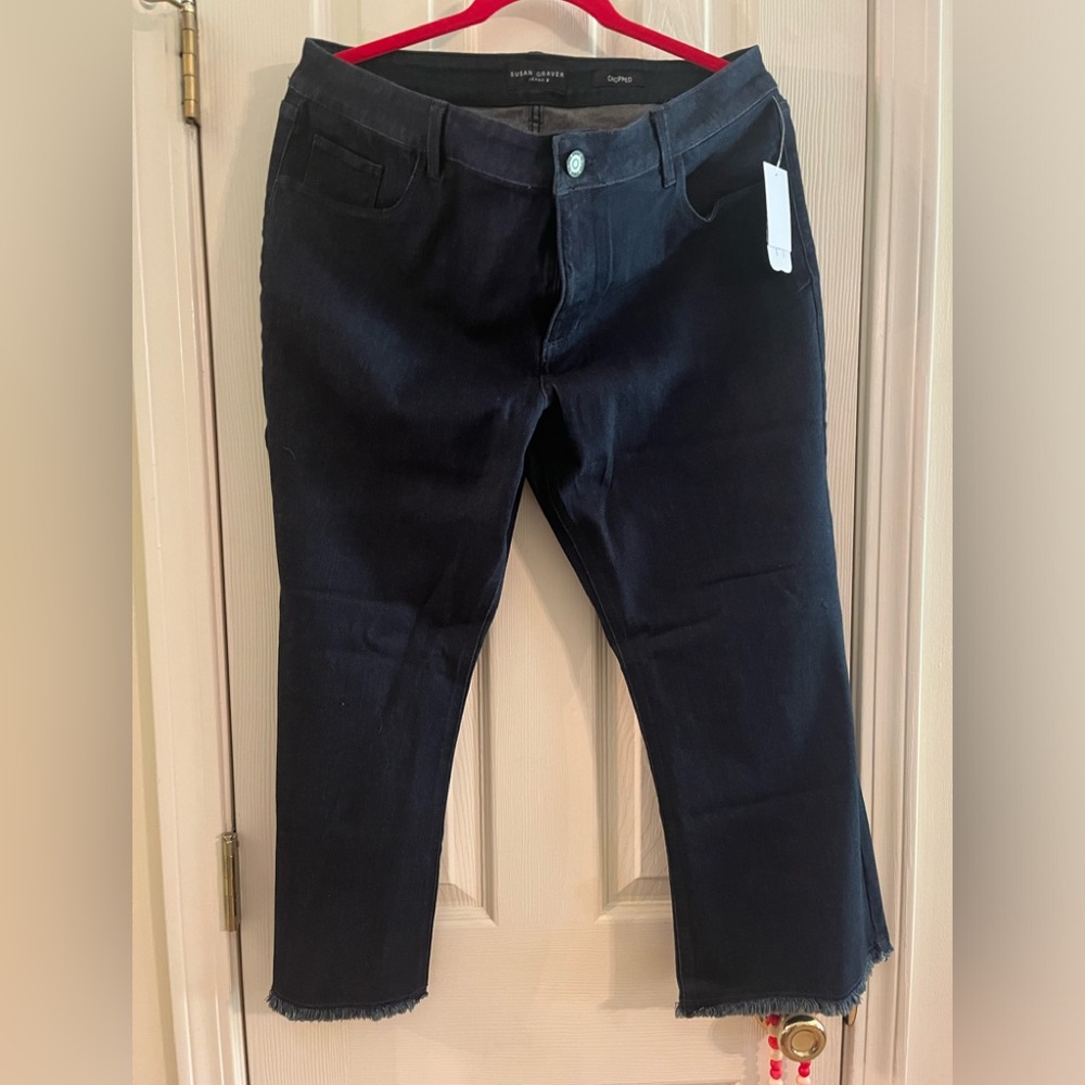 New with tags- Susan Graver- super dark wash- cropped frayed hem jeans- size 16P